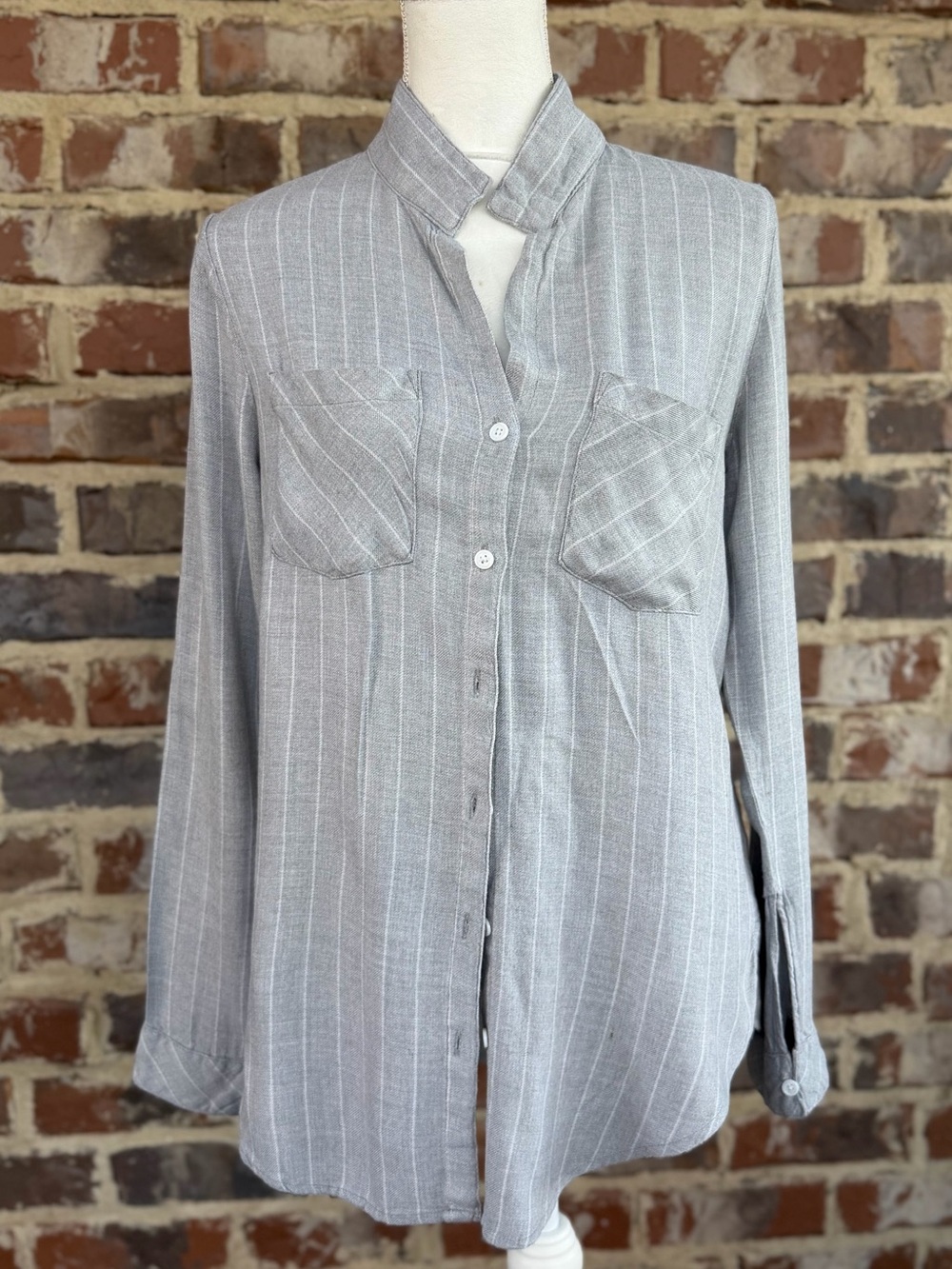 🦋 Altar'd State Light Gray Pinstripe Mandarin Collar Button-Down